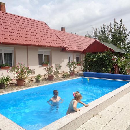 Irénke Vendégház Alsópáhok Exterior foto